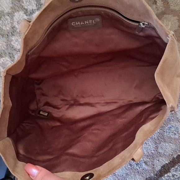 Chanel patchwork suede tote. - Picture 11 of 11